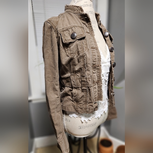 **Sold**Lightweight Women's Jacket - Picture 3 of 7